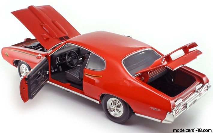 1969 - Pontiac GTO Motor Max 1/18 (Kрасный) Открывающиеся части