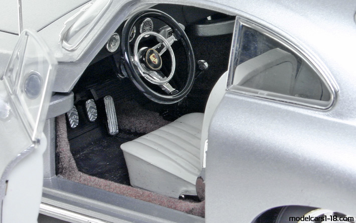 1960 - Porsche 356 B Ricko 1/18 (Светло-серебристый) Интерьер панель приборов