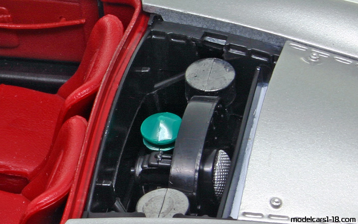 1948 - Porsche 356 Nr. 1 Maisto 1/18 (Серебристый) Двигатель