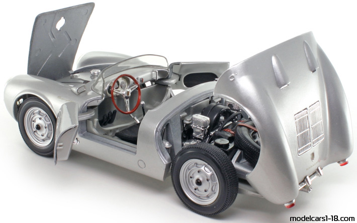 1955 - Porsche 550 A Spyder Maisto 1/18 (Серебристый) Открывающиеся части