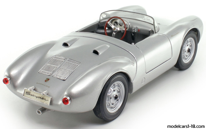 1955 - Porsche 550 A Spyder Maisto 1/18 (Серебристый) Задняя правая сторона