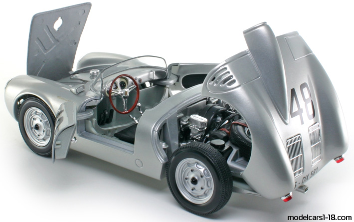 1958 - Porsche 550 A Spyder Maisto 1/18 (Серебристый) Открывающиеся части