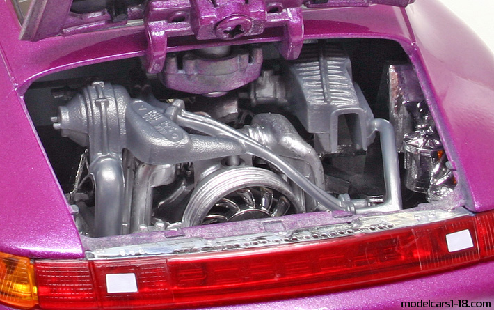 1993 - Porsche 911 Carrera (993) Bburago 1/18 (Фиолетовый) Двигатель