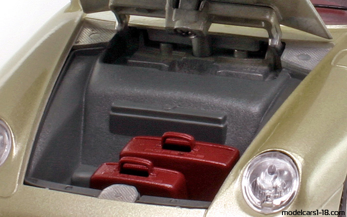 1993 - Porsche 911 Carrera (993) Bburago 1/18 (Коричневый) Багажник / Поднимающиеся фары