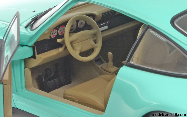 1993 - Porsche 911 Carrera (993) UT 1/18 (Зелёный) Интерьер панель приборов