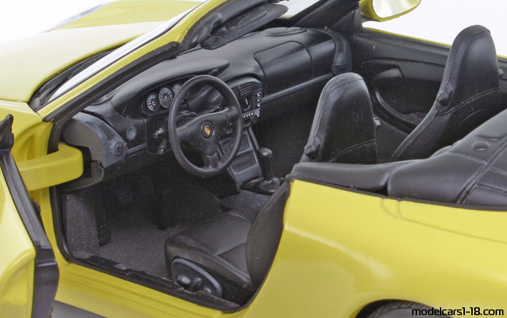 1997 - Porsche 911 Carrera (996) UT 1/18 (Жёлтый) Интерьер панель приборов
