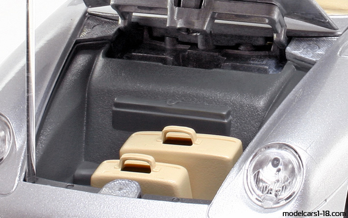 1994 - Porsche 911 Carrera Cabriolet (993) Bburago 1/18 (Серебристый) Багажник / Поднимающиеся фары