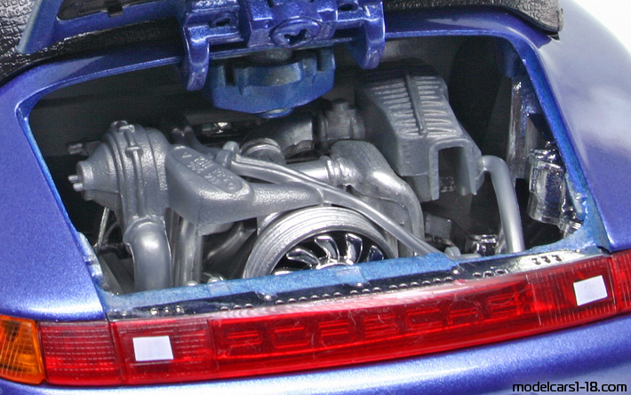 1994 - Porsche 911 Carrera Cabriolet (993) Bburago 1/18 (Синий) Двигатель