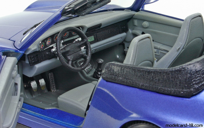 1994 - Porsche 911 Carrera Cabriolet (993) Bburago 1/18 (Синий) Интерьер панель приборов