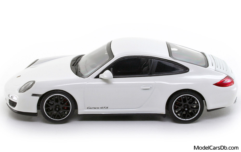 2011 - Porsche 911 Carrera GTS (997) Minichamps 1/43 (Белый) Сторона