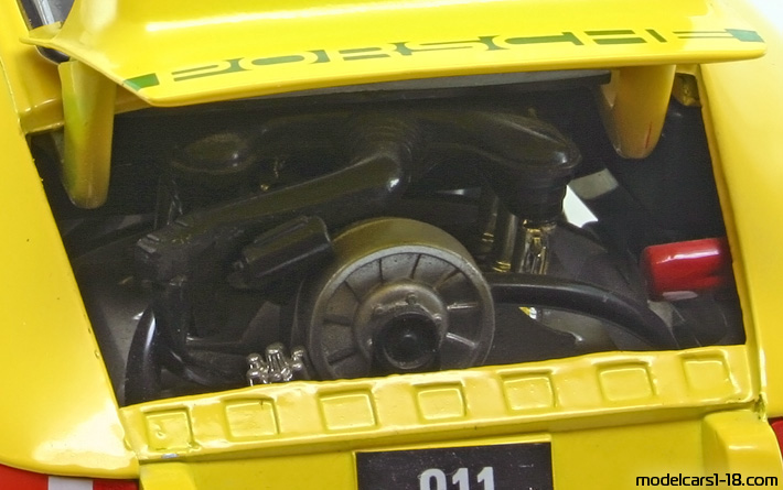 1973 - Porsche 911 Carrera RS 2.7 Jouef Evolution 1/18 (Жёлтый / Зелёный) Двигатель