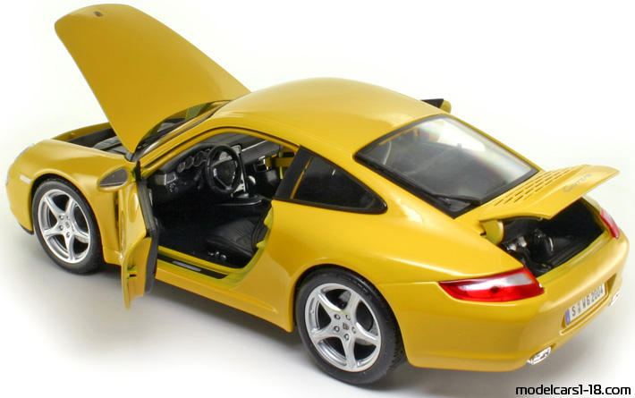 2004 - Porsche 911 Carrera S (997) Maisto 1/18 (Жёлтый) Открывающиеся части