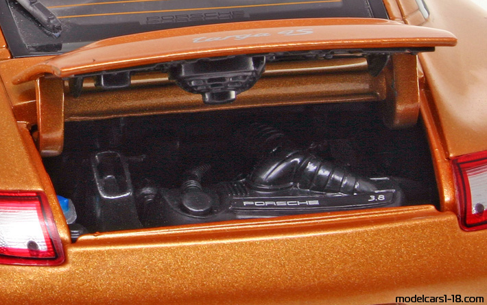 2007 - Porsche 911 Carrera Targa 4S (997) Norev 1/18 (Оранжевый) Двигатель