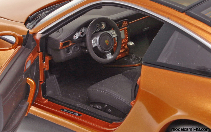 2007 - Porsche 911 Carrera Targa 4S (997) Norev 1/18 (Оранжевый) Интерьер панель приборов