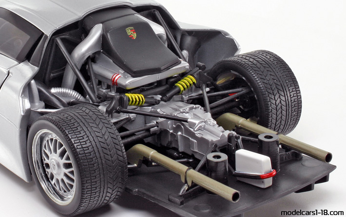 1997 - Porsche 911 GT1 UT 1/18 (Светло-серебристый) Двигатель