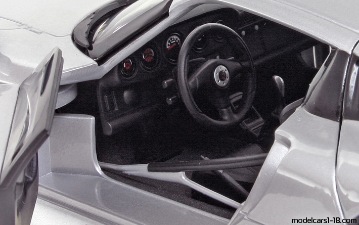 1997 - Porsche 911 GT1 UT 1/18 (Светло-серебристый) Интерьер панель приборов