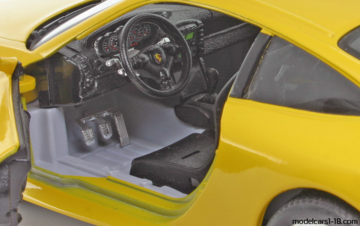 1997 - Porsche 911 GT3 (996) Bburago 1/18 (Жёлтый) Интерьер панель приборов