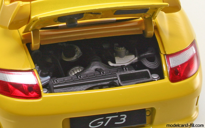 2006 - Porsche 911 GT3 (997) Welly 1/18 (Жёлтый) Двигатель