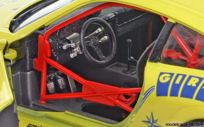 1997 - Porsche 911 GT3 Cup (996) Bburago 1/18 (Жёлтый / Синий) Интерьер панель приборов