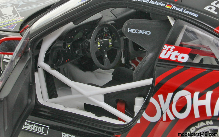 2005 - Porsche 911 GT3 RSR (996) AutoArt 1/18 (Чёрный / Kрасный) Интерьер панель приборов