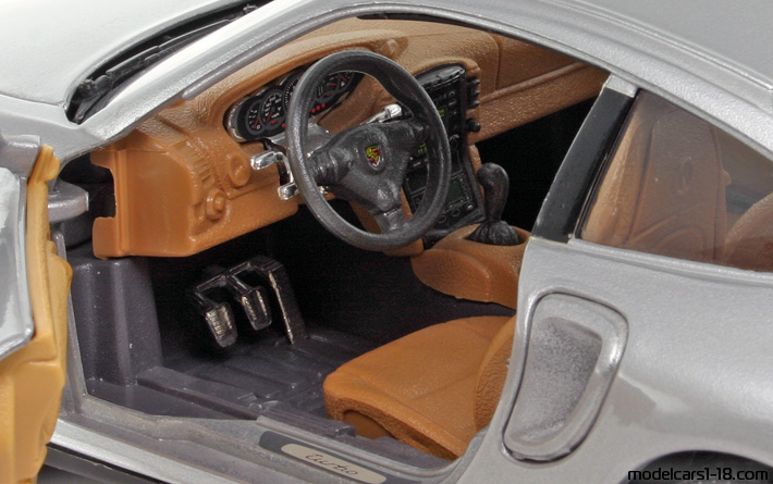2000 - Porsche 911 Turbo (996) Bburago 1/18 (Серебристый) Интерьер панель приборов