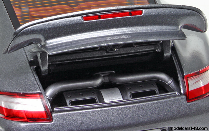 2006 - Porsche 911 Turbo (997) Norev 1/18 (Серый ) Двигатель