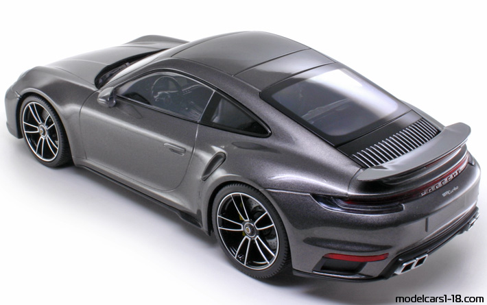 2020 - Porsche 911 Turbo S (992) Minichamps 1/18 (Серый ) Открывающиеся части