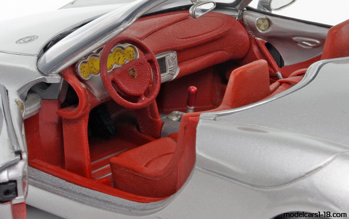 1993 - Porsche Boxster Concept Maisto 1/18 (Серебристый) Интерьер панель приборов