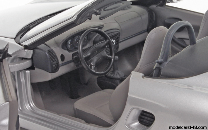 1999 - Porsche Boxster S (986) UT 1/18 (Серебристый) Интерьер панель приборов