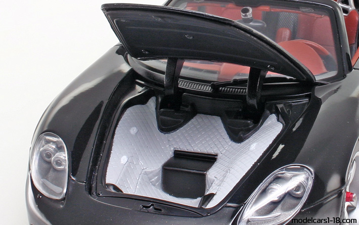 2004 - Porsche Carrera GT (980) Maisto 1/18 (Чёрный) Багажник / Поднимающиеся фары