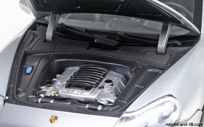 2007 - Porsche Cayenne S (9PA) Norev 1/18 (Серебристый) Двигатель