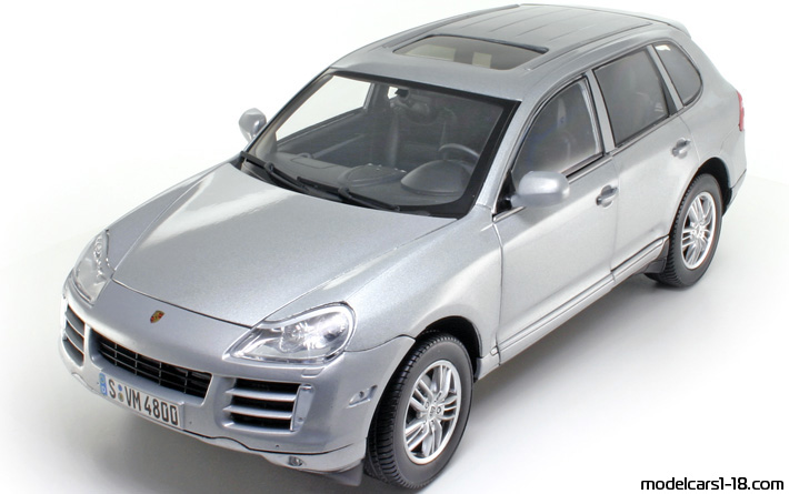 2007 - Porsche Cayenne S (9PA) Norev 1/18 (Серебристый) Передняя левая сторона