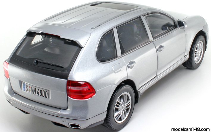 2007 - Porsche Cayenne S (9PA) Norev 1/18 (Серебристый) Задняя правая сторона