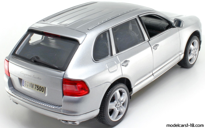 2002 - Porsche Cayenne Turbo (9PA) Maisto 1/18 (Серебристый) Задняя правая сторона