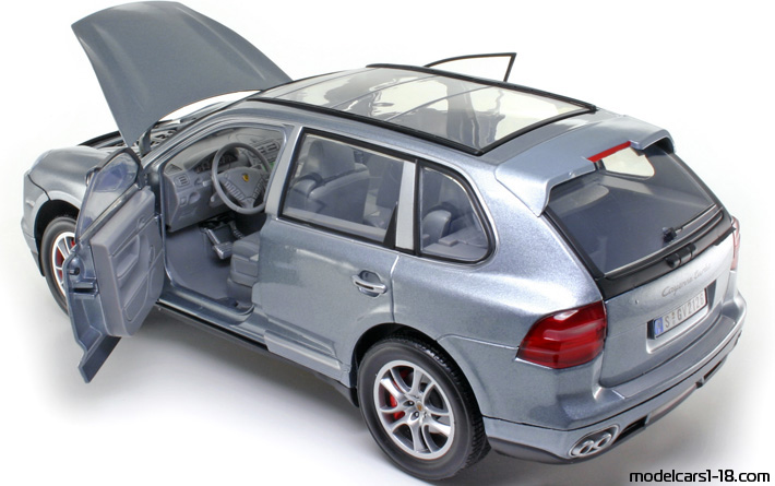 2008 - Porsche Cayenne Turbo (9PA) Motor Max 1/18 (Серый ) Открывающиеся части