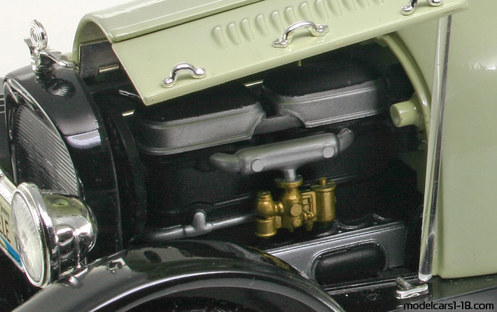 1917 - REO Touring Signature Models 1/18 (Kрасный / Чёрный) Двигатель