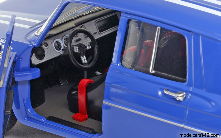 1969 - Renault 8 Gordini Solido 1/18 (Синий / Белый) Интерьер панель приборов