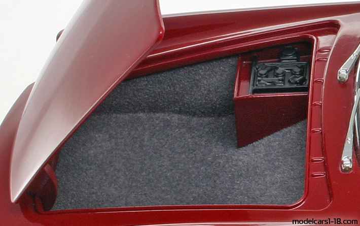 1959 - Renault Floride Norev 1/18 (Kрасный) Багажник / Поднимающиеся фары