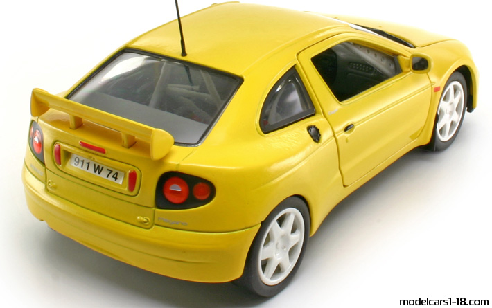 1998 - Renault Maxi Megane Anson 1/18 (Жёлтый) Задняя правая сторона