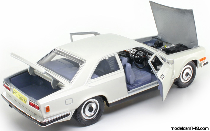 1976 - Rolls Royce Camargue Bburago 1/22 (Белый) Открывающиеся части
