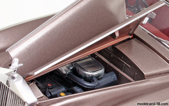 1959 - Rolls Royce Silver Cloud II Solido 1/20 (Коричневый) Двигатель