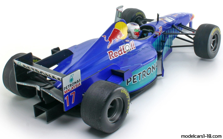 1997 - Sauber Petronas C16 Onyx 1/18 (Синий / Зелёный) Задняя правая сторона