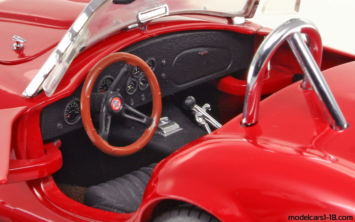 1964 - Shelby Cobra 427 S/C Kyosho 1/18 (Kрасный) Интерьер панель приборов