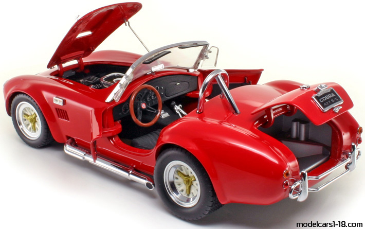 1964 - Shelby Cobra 427 S/C Kyosho 1/18 (Kрасный) Открывающиеся части
