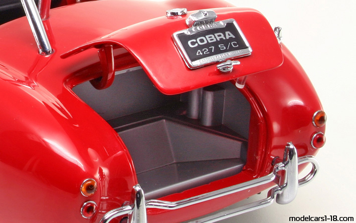 1964 - Shelby Cobra 427 S/C Kyosho 1/18 (Kрасный) Багажник / Поднимающиеся фары