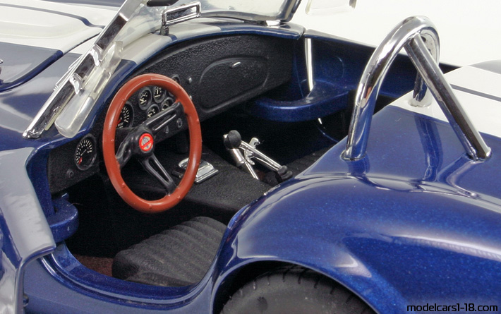 1964 - Shelby Cobra 427 S/C Kyosho 1/18 (Синий / Белый) Интерьер панель приборов