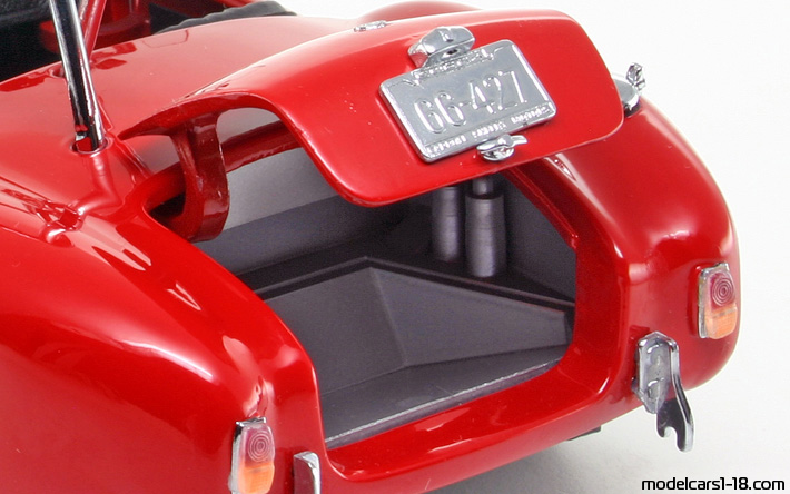 1964 - Shelby Cobra 427 S/C Revell 1/20 (Kрасный) Багажник / Поднимающиеся фары