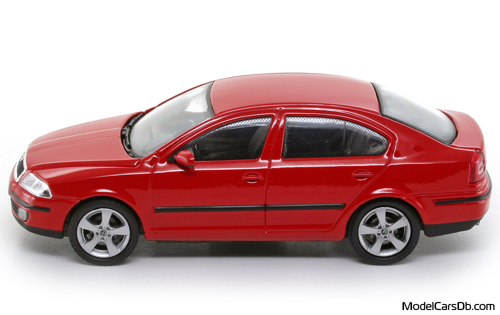2004 - Skoda Octavia Abrex 1/43 (Kрасный) Сторона