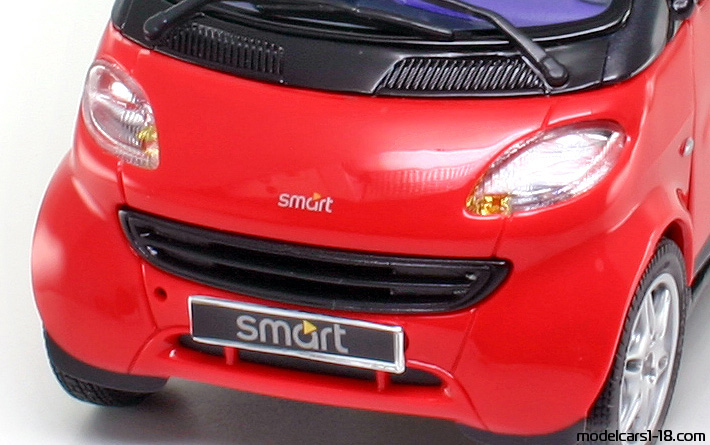 1998 - Smart City-Coupe Maisto 1/18 (Kрасный / Чёрный) Двигатель