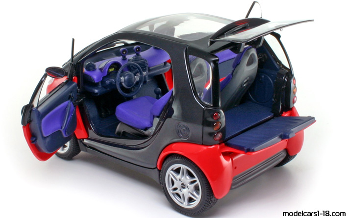 1998 - Smart City-Coupe Maisto 1/18 (Kрасный / Чёрный) Открывающиеся части